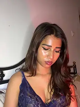 STRIP GLOW online show from 04-22-26, 08:21