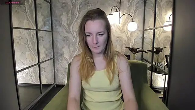 Snapshot of MeggySun chatting on 09-29-25, 06:29 MeggySun online show from 09-29-25, 06:29