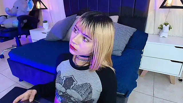 IvyBelle  online show from 09-18-25, 12:18