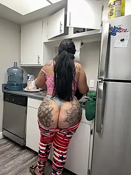 Snapshot of latina_curvy22 chatting on 04-23-26, 07:16 latina curvy22 online show from 04-23-26, 07:16