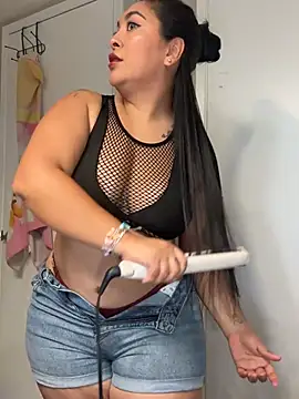 Snapshot of latina_curvy22 chatting on 05-10-26, 07:41 latina curvy22 online show from 05-10-26, 07:41