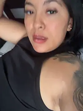 Snapshot of latina_curvy22 chatting on 05-18-26, 07:20 latina curvy22 online show from 05-18-26, 07:20