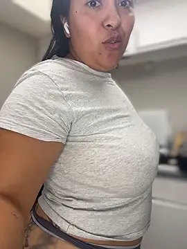 Snapshot of latina_curvy22 chatting on 05-22-26, 06:35 latina curvy22 online show from 05-22-26, 06:35