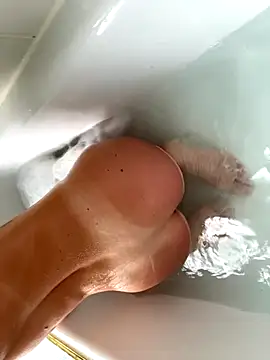 Snapshot of Petitbiscuit2B0 chatting on 10-29-25, 11:12 Petitbiscuit2B0 online show from 10-29-25, 11:12