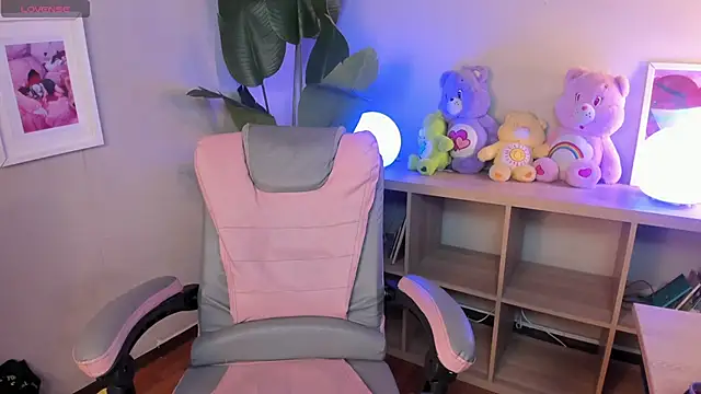 Mystic blue online show from 03-25-26, 12:44