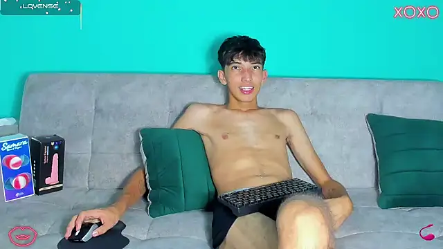 Maikol Ortiz online show from 10-15-25, 01:06