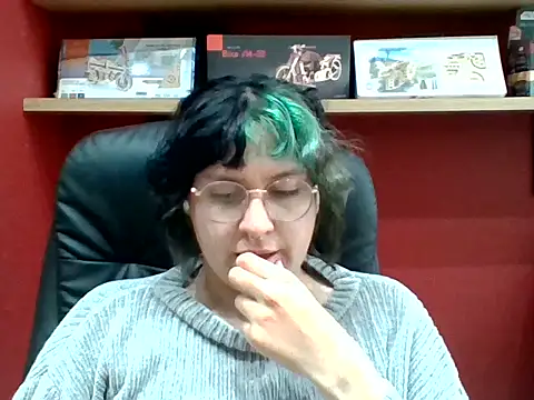 Snapshot of Froggyinthebox chatting on 05-31-26, 06:09 Froggyinthebox online show from 05-31-26, 06:09