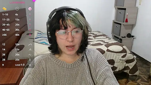 Snapshot of Froggyinthebox chatting on 06-18-26, 02:23 Froggyinthebox online show from 06-18-26, 02:23