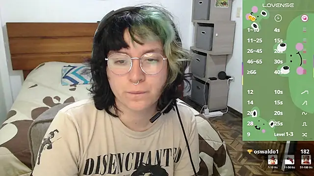 Snapshot of Froggyinthebox chatting on 07-10-26, 04:17 Froggyinthebox online show from 07-10-26, 04:17