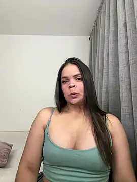 Snapshot of helen_palmer chatting on 05-23-26, 01:33 helen palmer online show from 05-23-26, 01:33