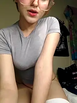 Snapshot of elizabeth05 chatting on 10-19-25, 11:38 elizabeth05 online show from 10-19-25, 11:38