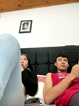 Snapshot of coupledesire18 chatting on 10-17-25, 12:14 coupledesire18 online show from 10-17-25, 12:14