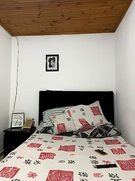 Snapshot of coupledesire18 chatting on 10-30-25, 12:12 coupledesire18 online show from 10-30-25, 12:12