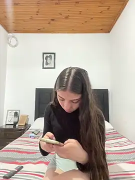 Snapshot of coupledesire18 chatting on 11-14-25, 05:55 coupledesire18 online show from 11-14-25, 05:55