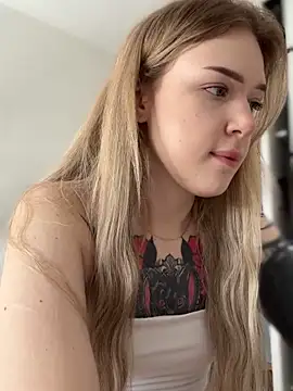 Snapshot of elliss_ chatting on 09-19-25, 07:21 elliss  online show from 09-19-25, 07:21