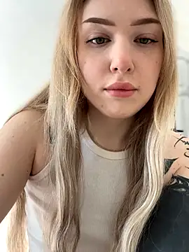 Snapshot of elliss_ chatting on 09-30-25, 07:13 elliss  online show from 09-30-25, 07:13