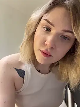 Snapshot of elliss_ chatting on 10-24-25, 03:08 elliss  online show from 10-24-25, 03:08