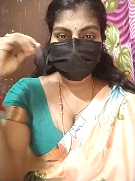 Snapshot of Nithiila chatting on 09-24-25, 02:31 Nithiila online show from 09-24-25, 02:31