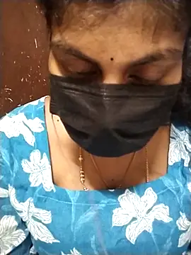 Snapshot of Nithiila chatting on 10-01-25, 11:38 Nithiila online show from 10-01-25, 11:38