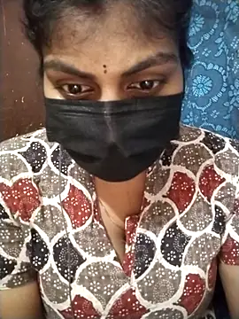 Snapshot of Nithiila chatting on 10-07-25, 10:12 Nithiila online show from 10-07-25, 10:12