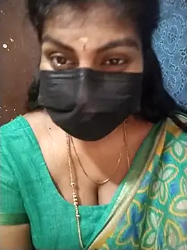 Snapshot of Nithiila chatting on 10-09-25, 03:59 Nithiila online show from 10-09-25, 03:59