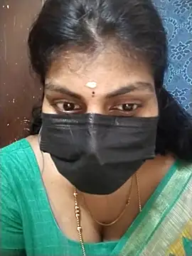 Snapshot of Nithiila chatting on 10-09-25, 04:38 Nithiila online show from 10-09-25, 04:38