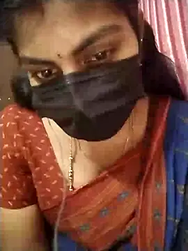 Snapshot of Nithiila chatting on 10-18-25, 05:54 Nithiila online show from 10-18-25, 05:54