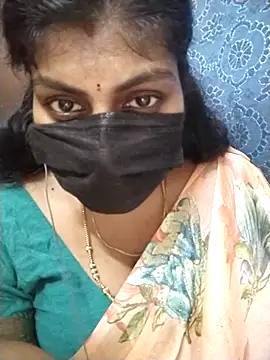 Snapshot of Nithiila chatting on 10-27-25, 07:01 Nithiila online show from 10-27-25, 07:01