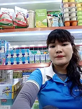 Snapshot of Thao_xx chatting on 10-17-25, 10:40 Thao xx online show from 10-17-25, 10:40