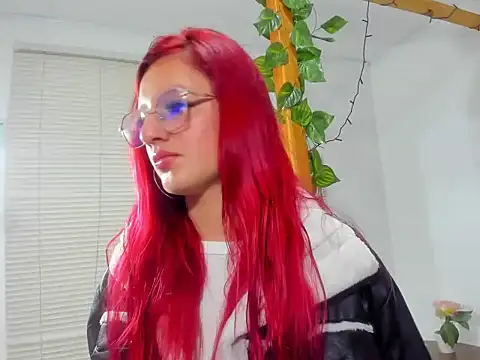 Snapshot of Vaiiolett_ chatting on 11-25-25, 12:27 Vaiiolett online show from 11-25-25, 12:27