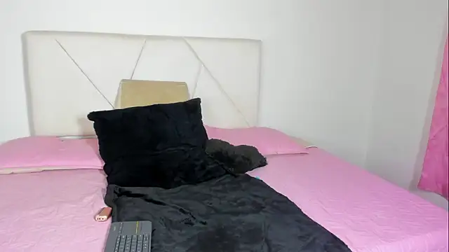 Snapshot of _Wandaa_ chatting on 09-18-25, 04:58  Wandaa  online show from 09-18-25, 04:58