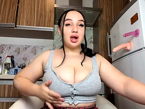 Snapshot of curvybombb chatting on 10-08-25, 04:26 curvybombb online show from 10-08-25, 04:26