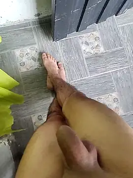 Snapshot of sebxxx19 chatting on 10-19-25, 05:35 sebxxx19 online show from 10-19-25, 05:35