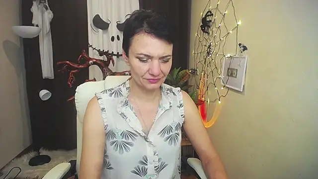 AvaSaturnian online show from 10-19-25, 10:27