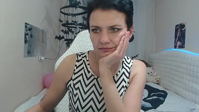 AvaSaturnian online show from 10-24-25, 12:23