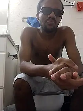 Snapshot of moneybaggtj chatting on 09-16-25, 03:13 moneybaggtj online show from 09-16-25, 03:13