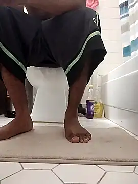 Snapshot of moneybaggtj chatting on 10-17-25, 03:25 moneybaggtj online show from 10-17-25, 03:25