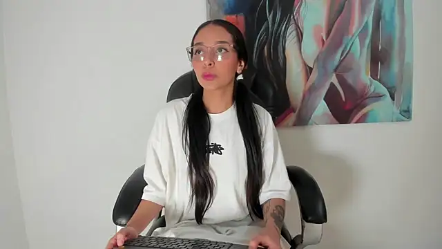 Roseaurora online show from 12-04-25, 12:58