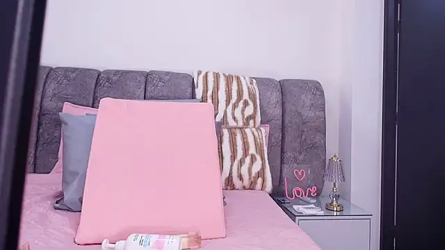 sweegirl69 online show from 11-18-25, 11:58