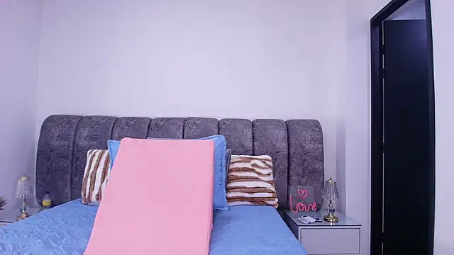 sweegirl69 online show from 11-19-25, 11:54