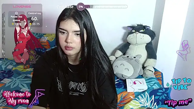 Snapshot of Emma_yui19 chatting on 10-28-25, 11:29 Emma yui19 online show from 10-28-25, 11:29