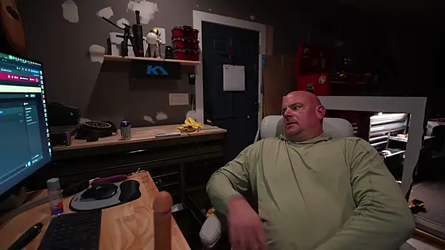 Snapshot of Soundfreak chatting on 10-15-25, 08:58 Soundfreak online show from 10-15-25, 08:58