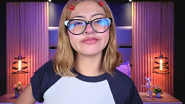 AlanaWalker9 online show from 04-19-26, 11:31