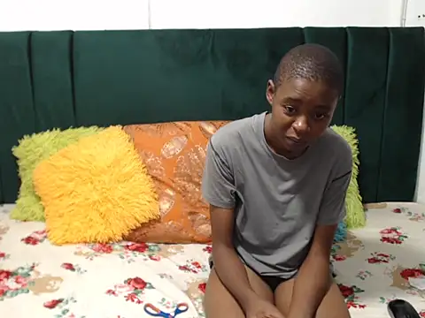 SweetSlenderChoc online show from 02-04-26, 12:38