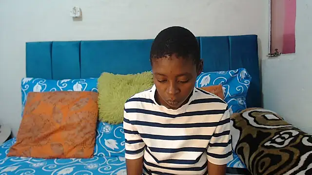 SweetSlenderChoc online show from 04-21-26, 07:06