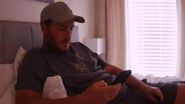 Londonlad818 online show from 09-24-25, 01:25