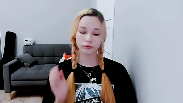 Kitten Alissa online show from 09-13-25, 06:18