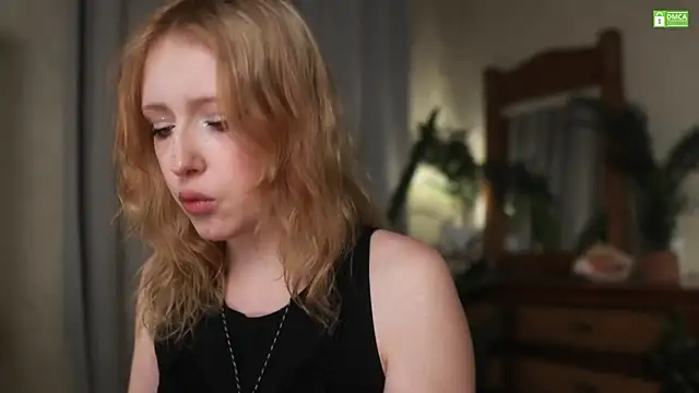 Snapshot of rosy_petal chatting on 09-18-25, 10:01 rosy petal online show from 09-18-25, 10:01