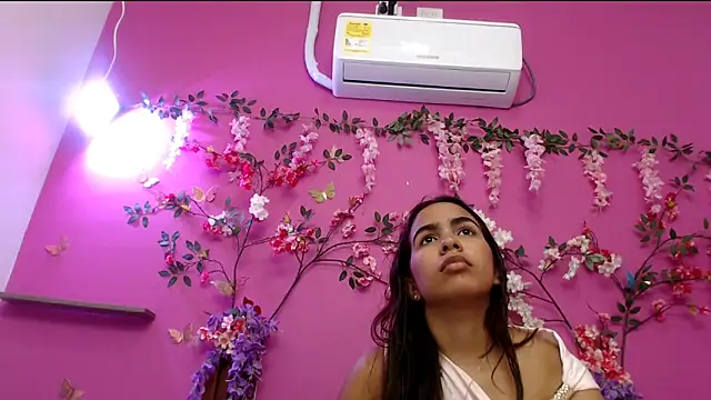 skinnysofia18 online show from 05-23-26, 02:21