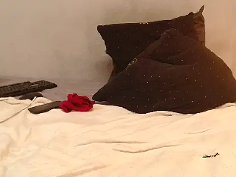 Snapshot of ROYALASS25 chatting on 03-08-25, 06:43 ROYALASS25 online show from 03-08-25, 06:43